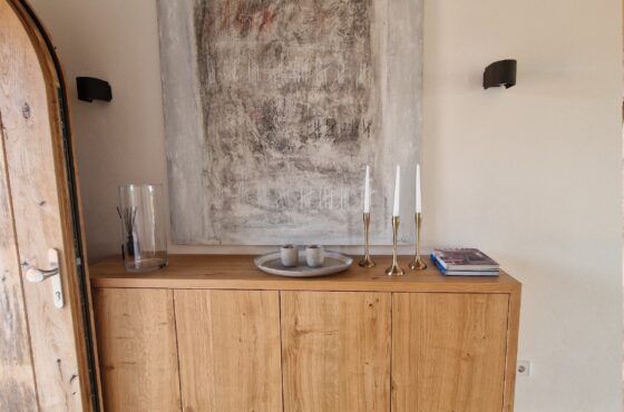 Exploring Phoenician-Inspired Porcelain Design in Modern Mallorca