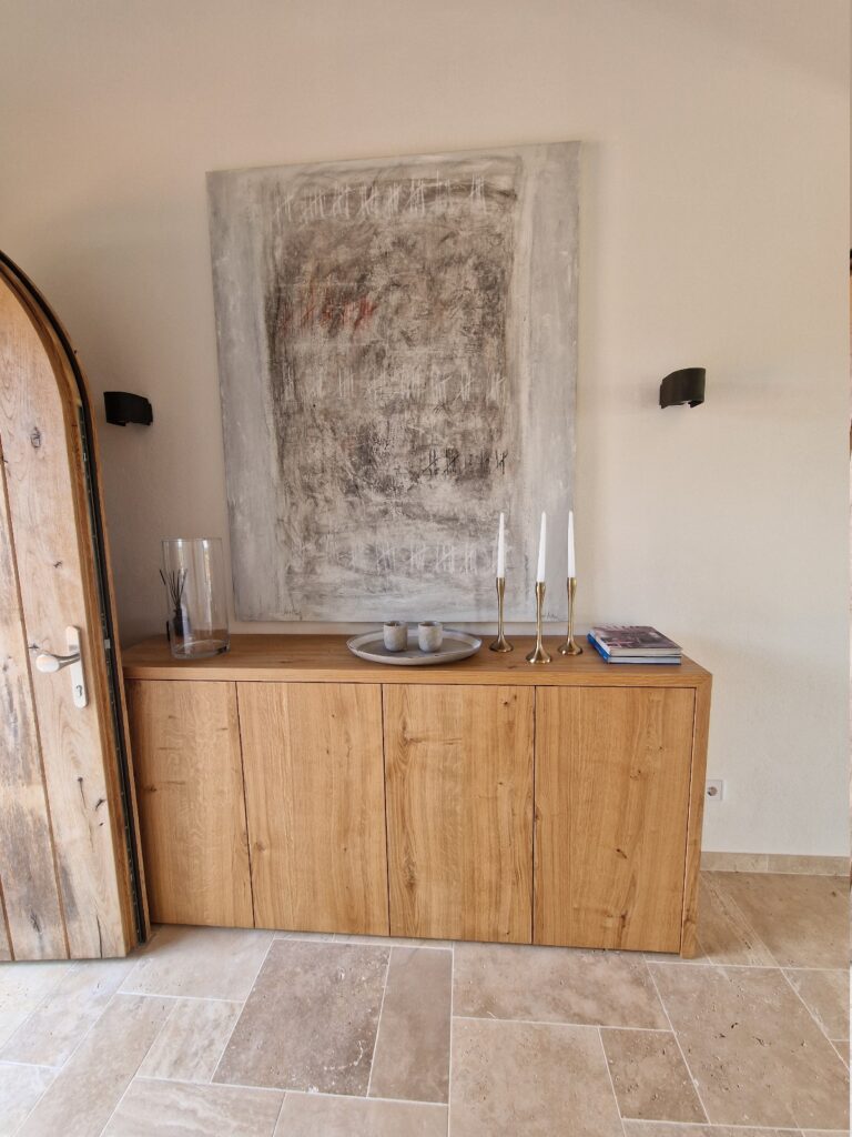 Exploring Phoenician-Inspired Porcelain Design in Modern Mallorca